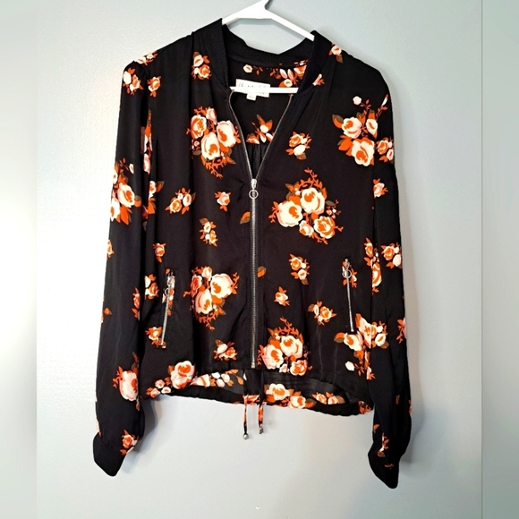 Cloud chaser light weight jacket. Size Large - Picture 2 of 5